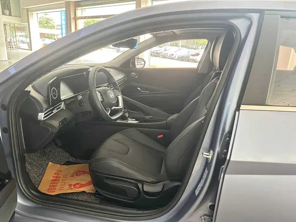 Hyundai Elantra 2023
