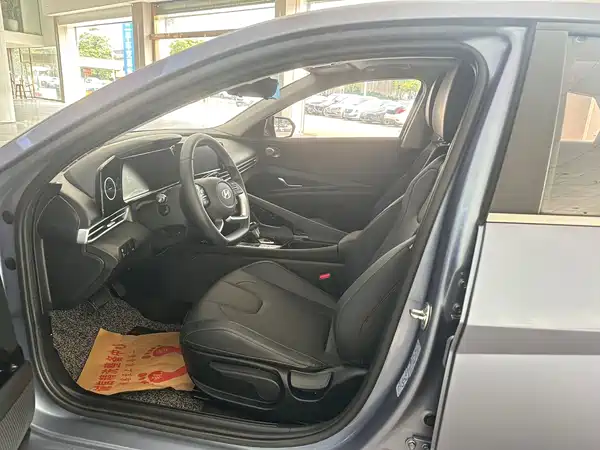 Hyundai Elantra 2023