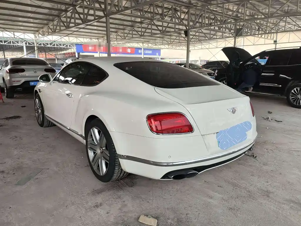 Bentley Continental 2017 — фото 11