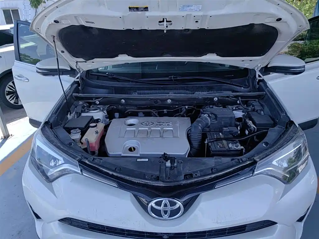 Toyota RAV4 2017 — фото 20
