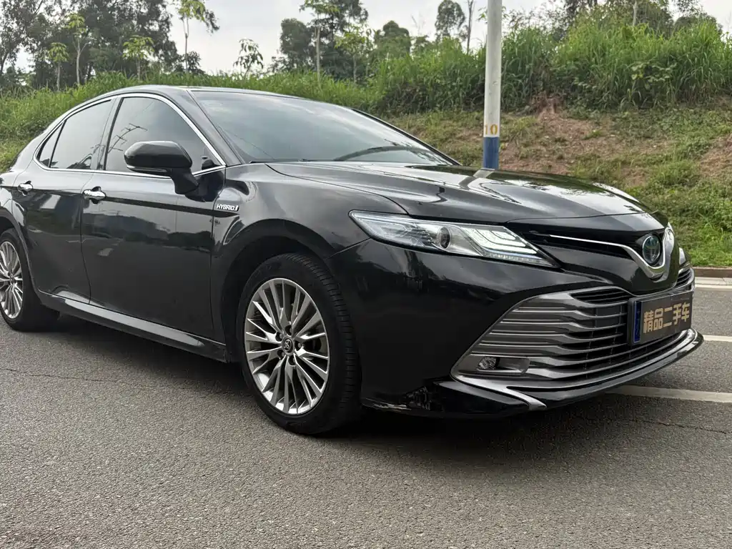 Toyota Camry 2019 — фото 3