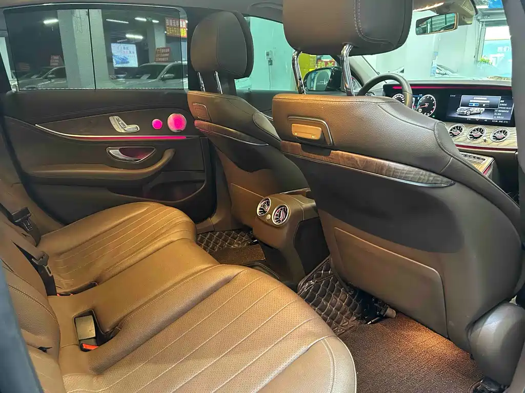 Mercedes-Benz E-Class 2018 — фото 11