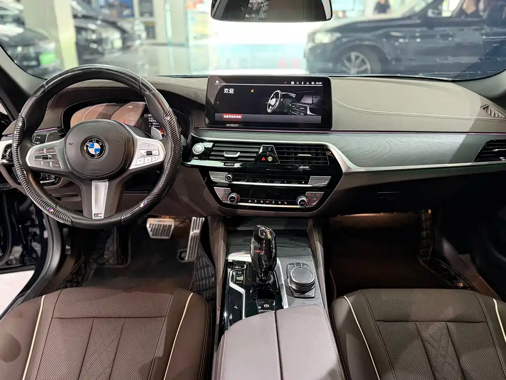 BMW 5 Series 2023 — фото 10
