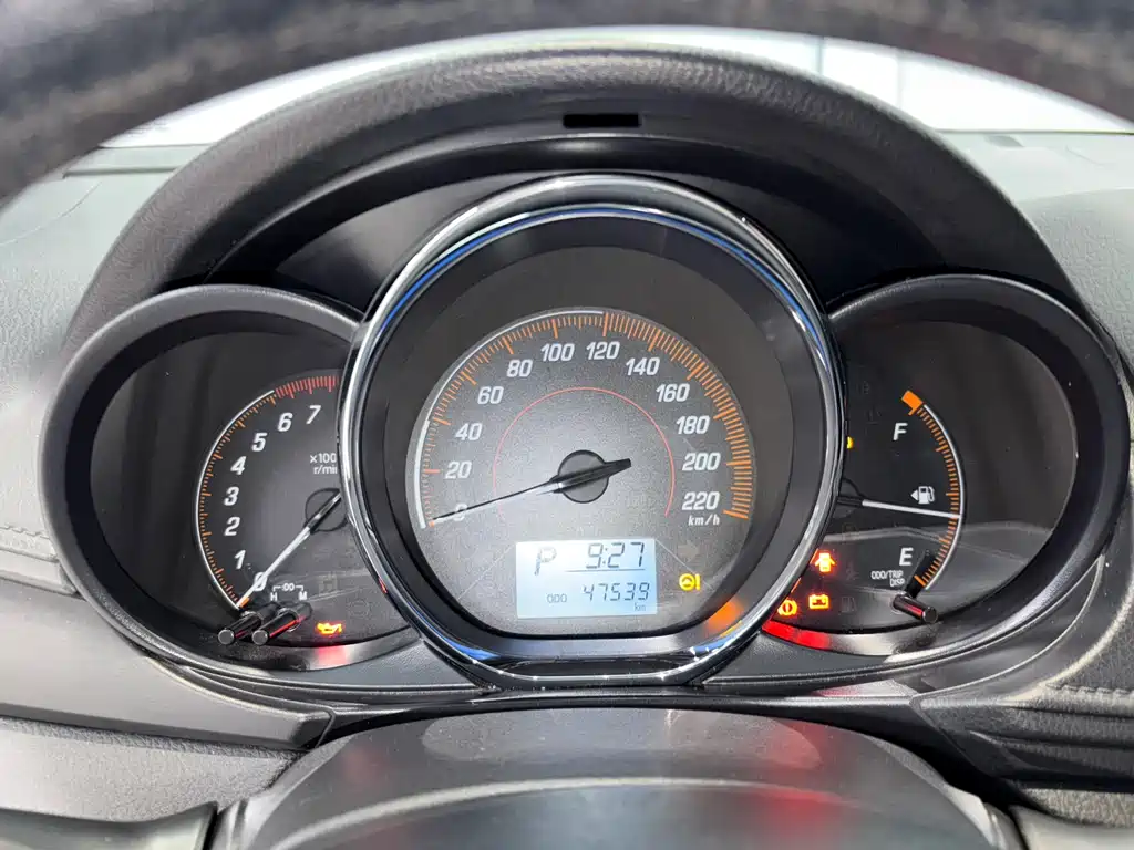 Toyota Yaris L 2020 — фото 11