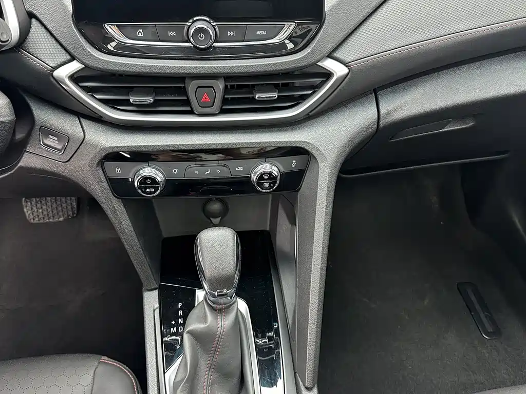 Chevrolet Orlando 2023 — фото 16