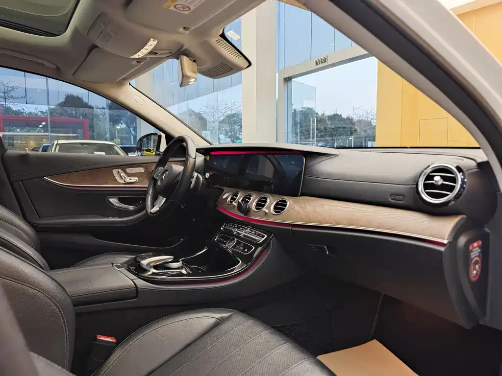 Mercedes-Benz E-Class 2017 — фото 34