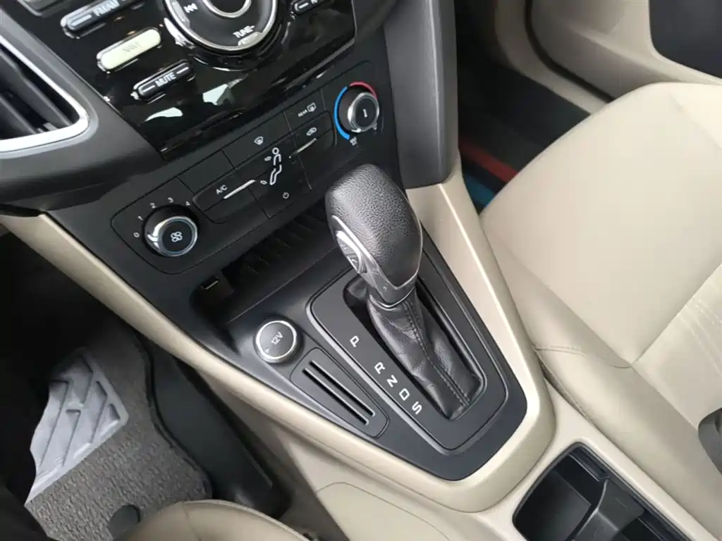 Ford Focus 2017 — фото 14