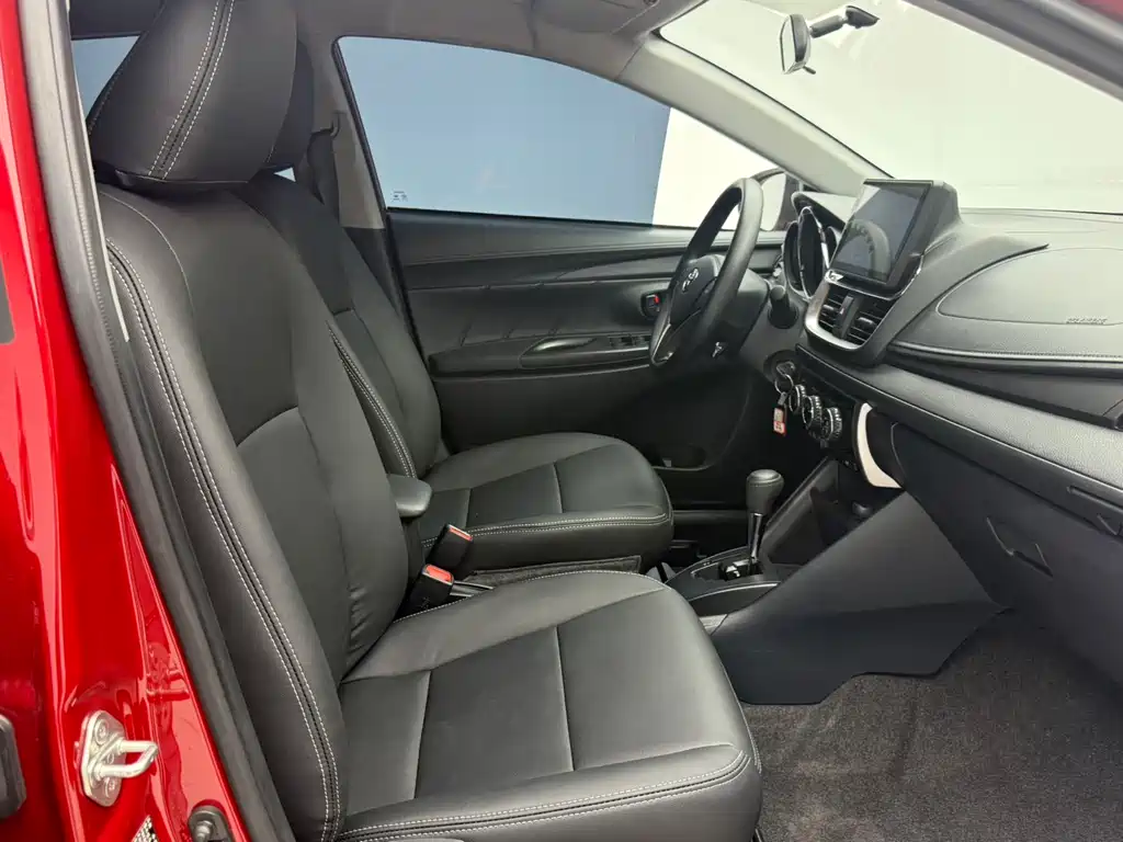 Toyota Yaris L 2022 — фото 12