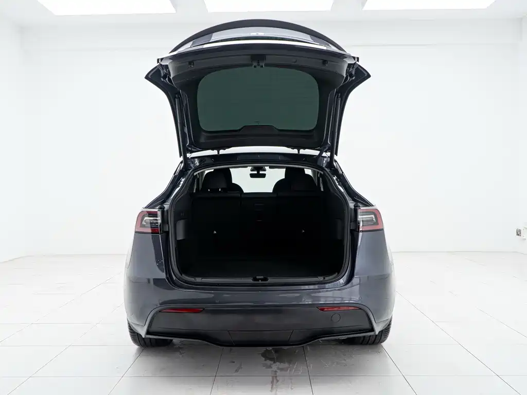 Tesla Model Y 2023 — фото 23