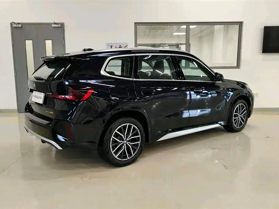 BMW iX1 2025