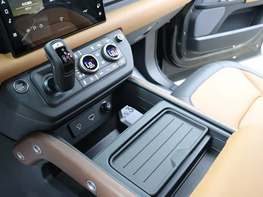 Land Rover Defender 2024 — фото 14