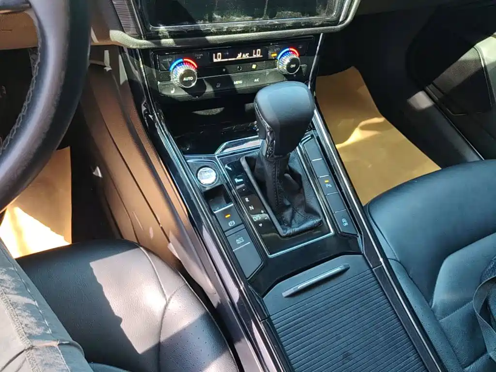 Volkswagen Phideon 2018 — фото 10