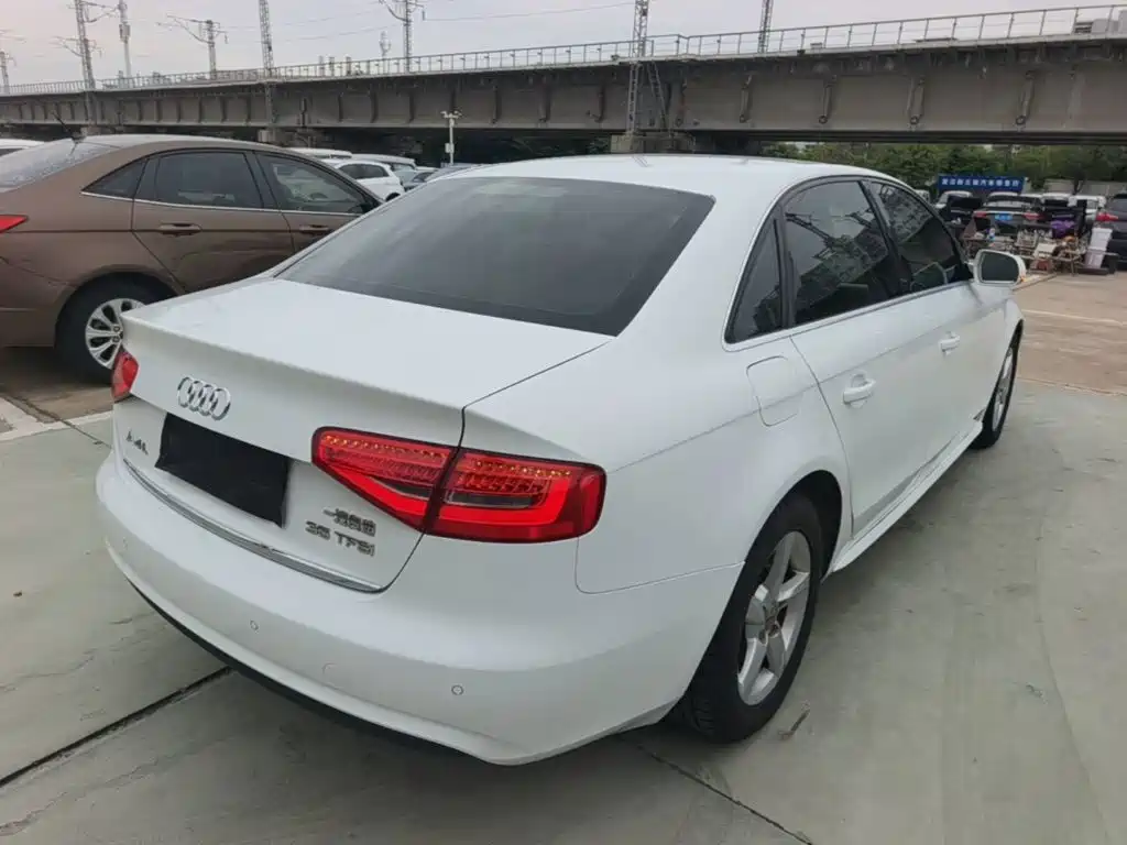Audi A4L 2015