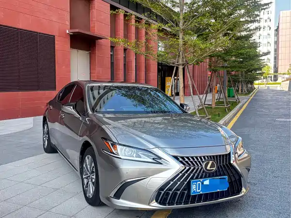 Lexus ES 2024