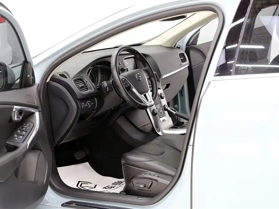 Volvo V40 2017