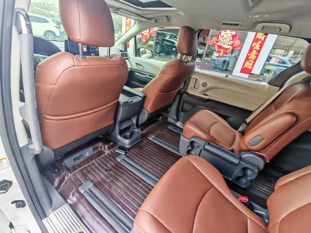 Toyota Sienna 2023 — фото 12