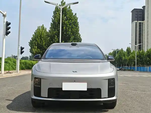 Li Auto i8 2025