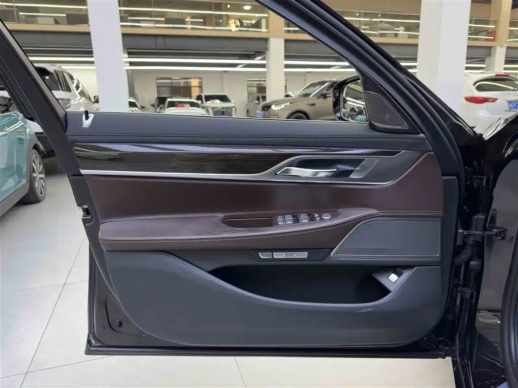 BMW 7 Series 2016 — фото 14