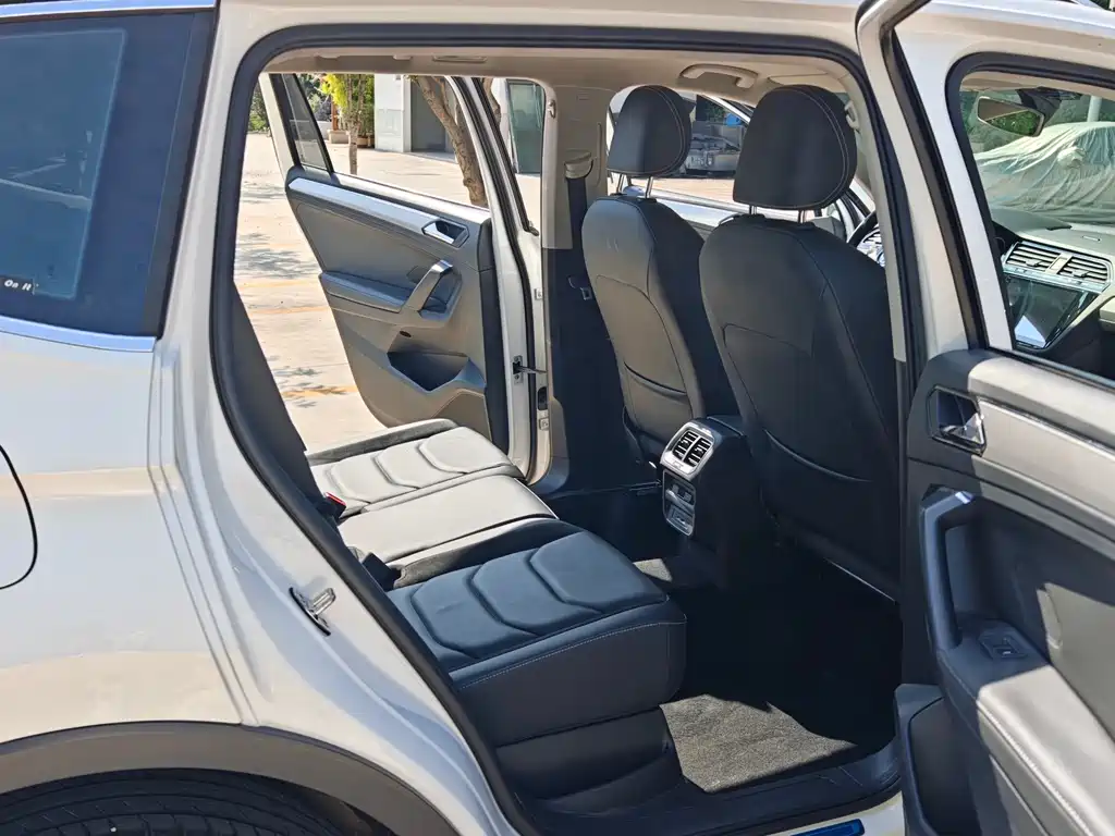 Volkswagen Tiguan L 2017 — фото 17
