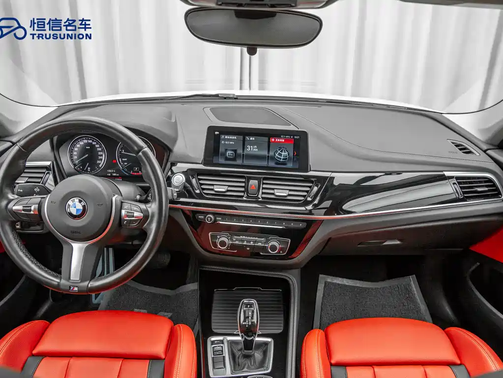 BMW 1 Series 2021 — фото 12