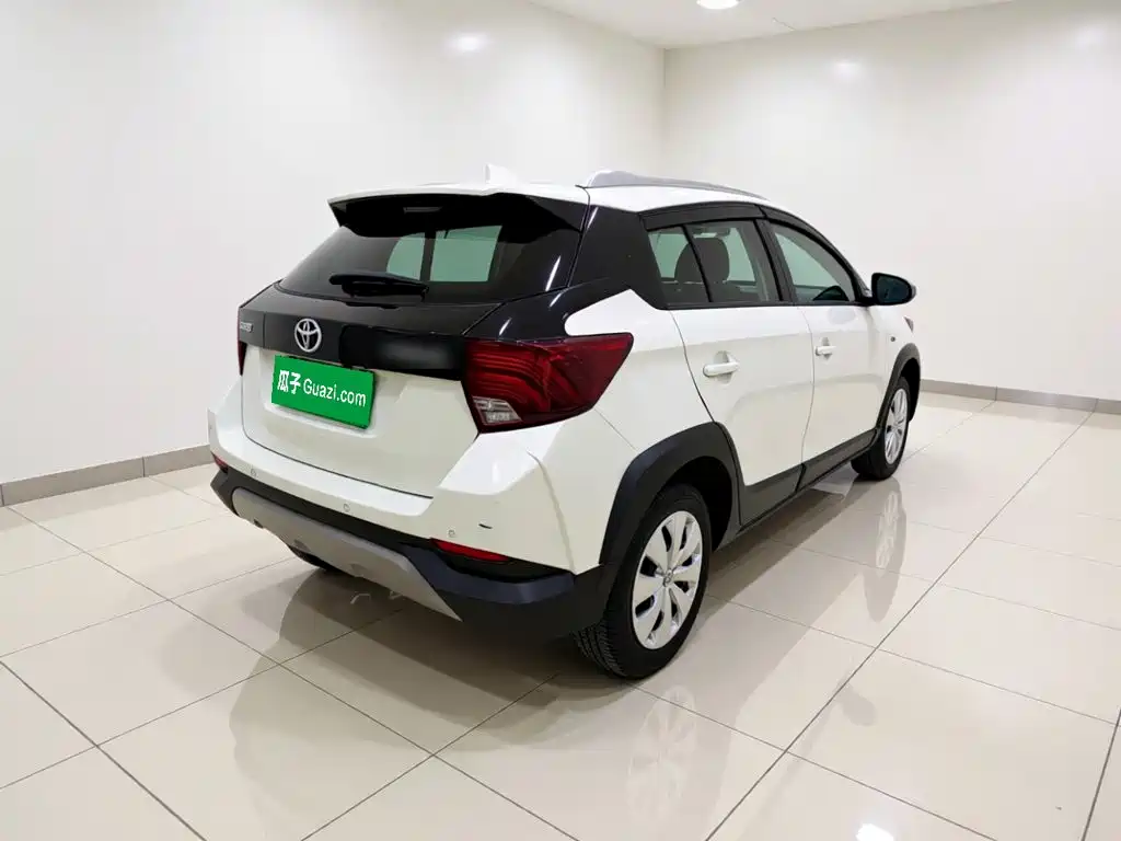 Toyota Yaris L 2023
