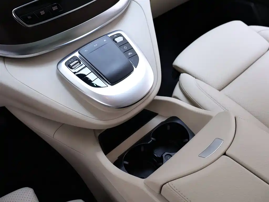 Mercedes-Benz V-Class 2024 — фото 12