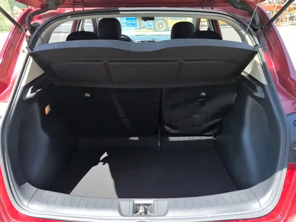 Nissan Tiida 2017 — фото 19