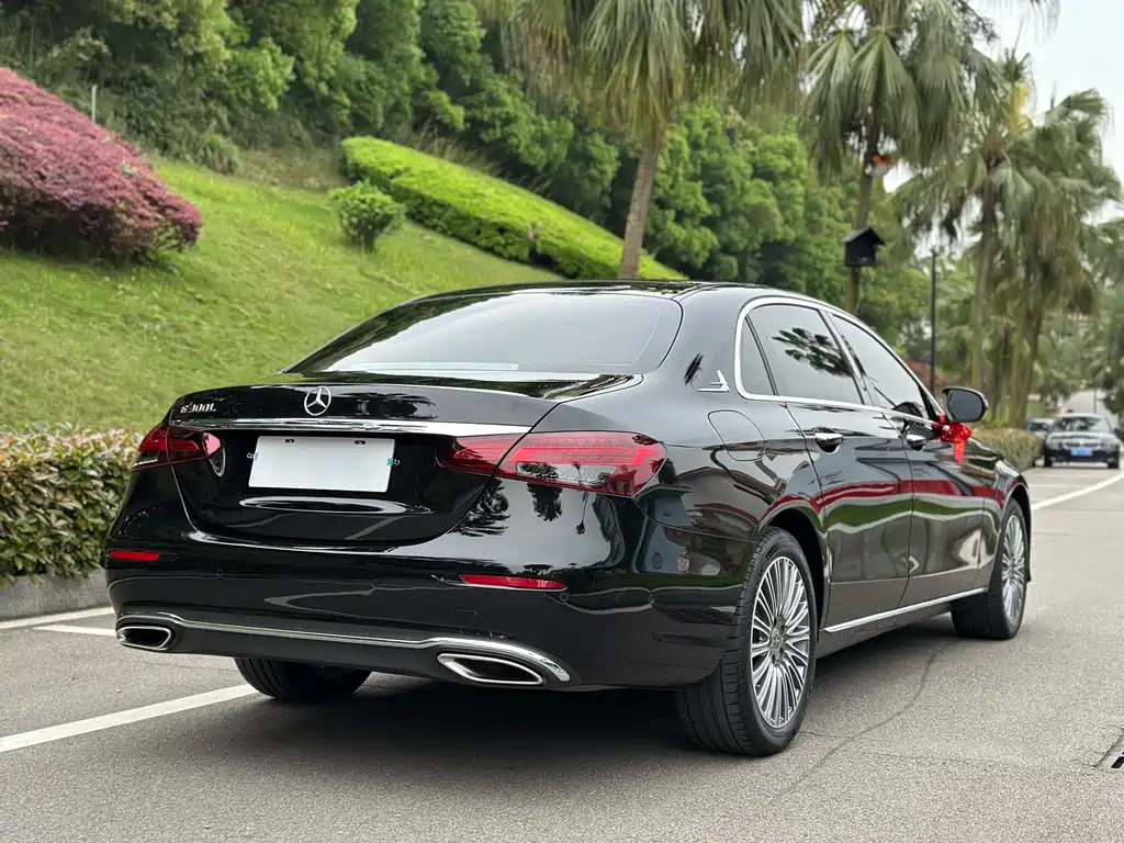 Mercedes-Benz E-Class 2023 — фото 13