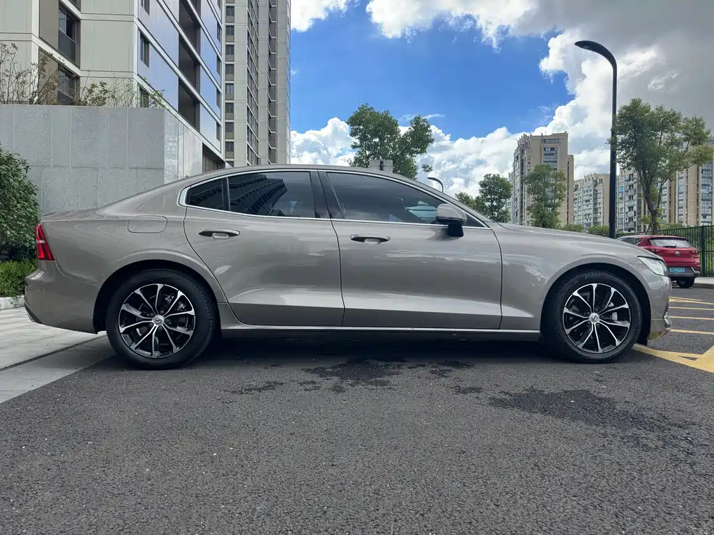 Volvo S60 2021 — фото 4