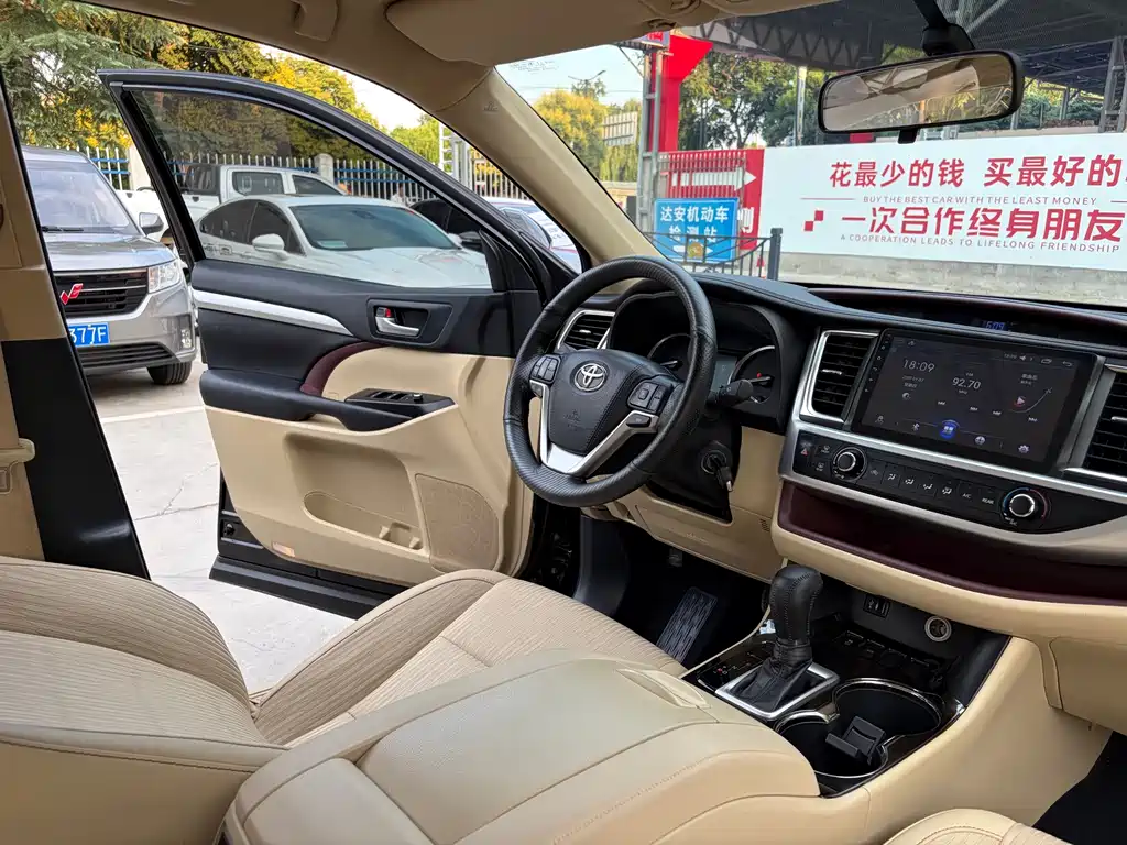 Toyota Highlander 2018 — фото 10