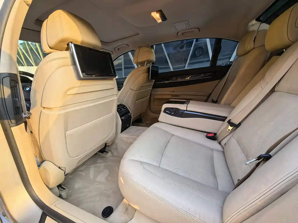 BMW 7 Series 2013 — фото 10