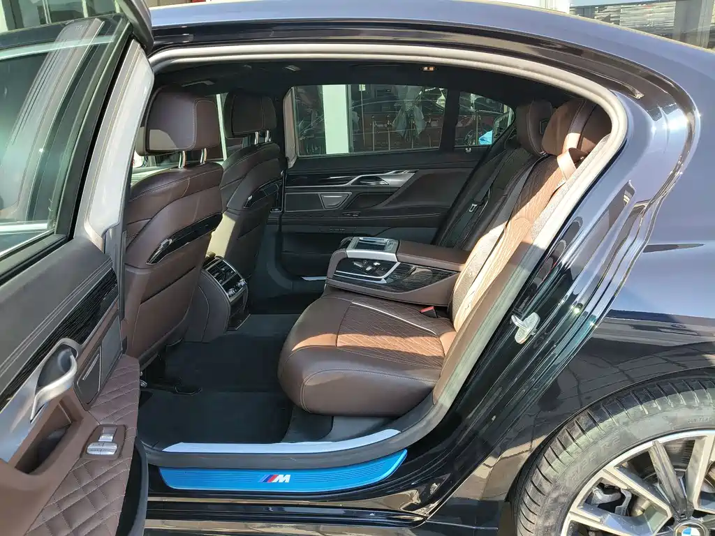BMW 7 Series 2020 — фото 18