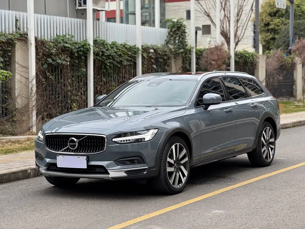 Volvo V90 2023 — фото 1