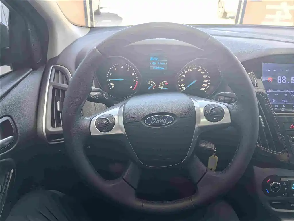 Ford Focus 2015 — фото 13