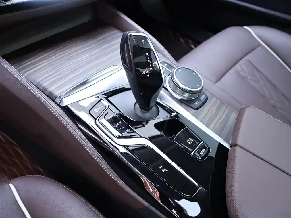 BMW 5 Series 2021 — фото 12