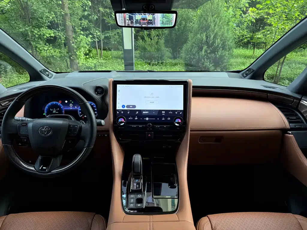 Toyota Alphard 2023 — фото 12