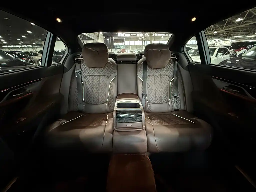 BMW 7 Series 2021 — фото 9