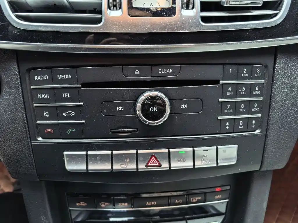 Mercedes-Benz E-Class 2015 — фото 18