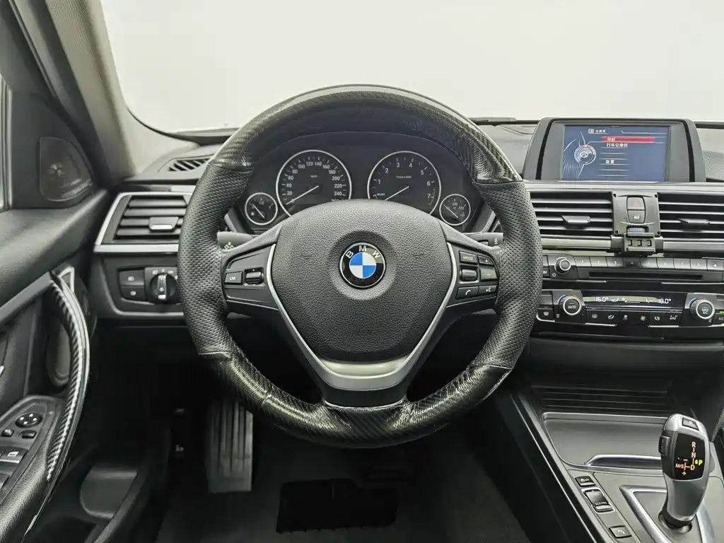BMW 3 Series 2017 — фото 11