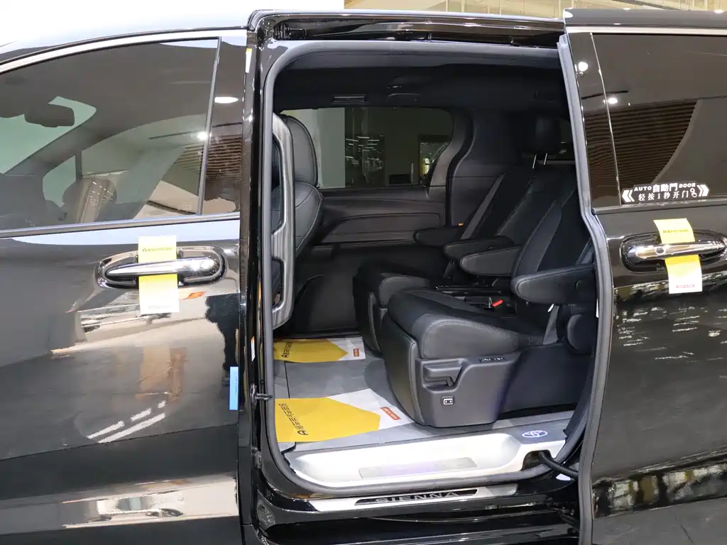 Toyota Sienna 2023 — фото 15