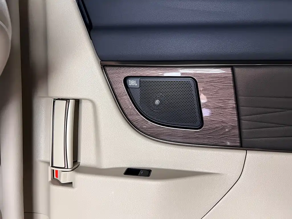 Toyota Alphard 2024 — фото 28