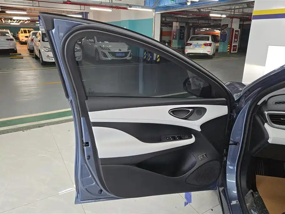 BYD Seal 05 DM-i 2025 — фото 7