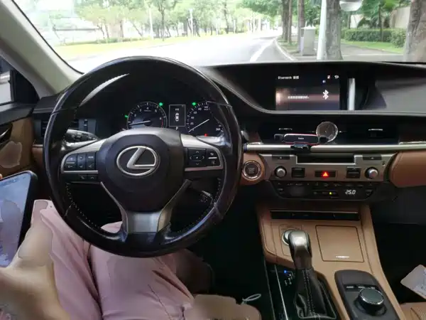 Lexus ES 2015