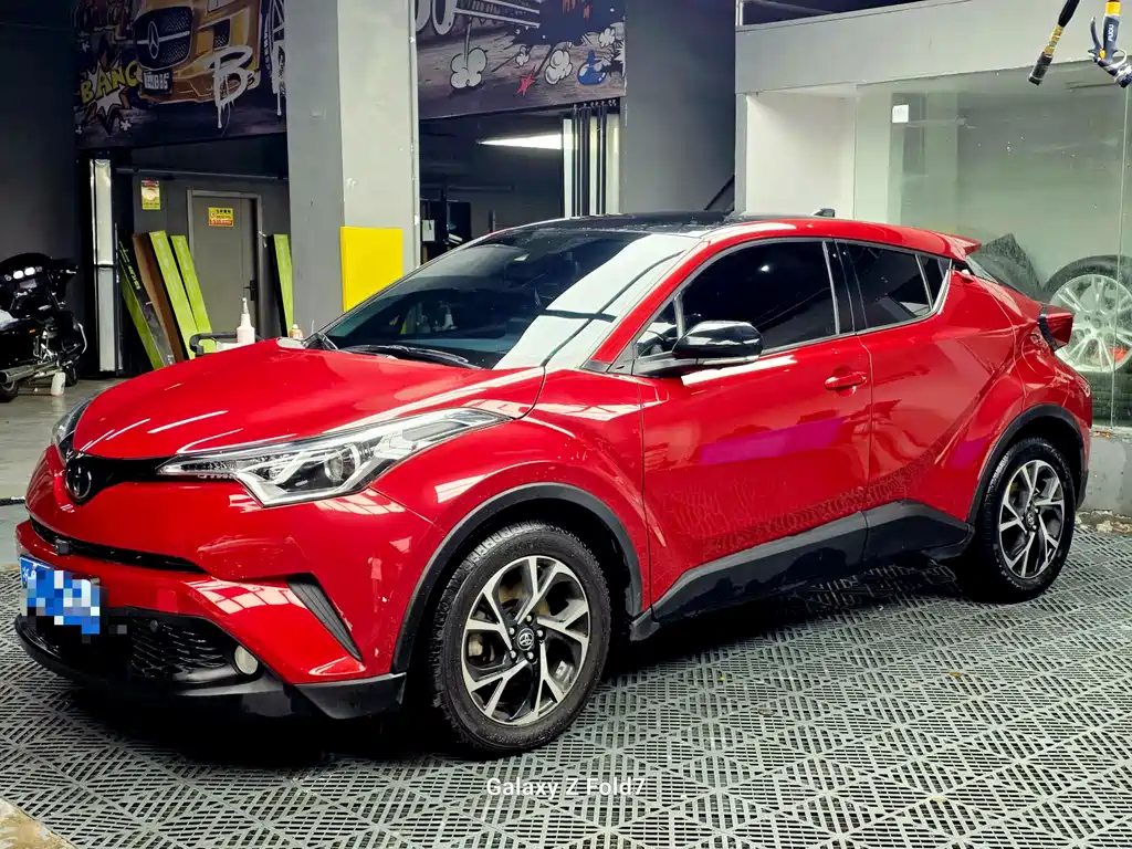 Toyota C-HR 2019 — фото 2