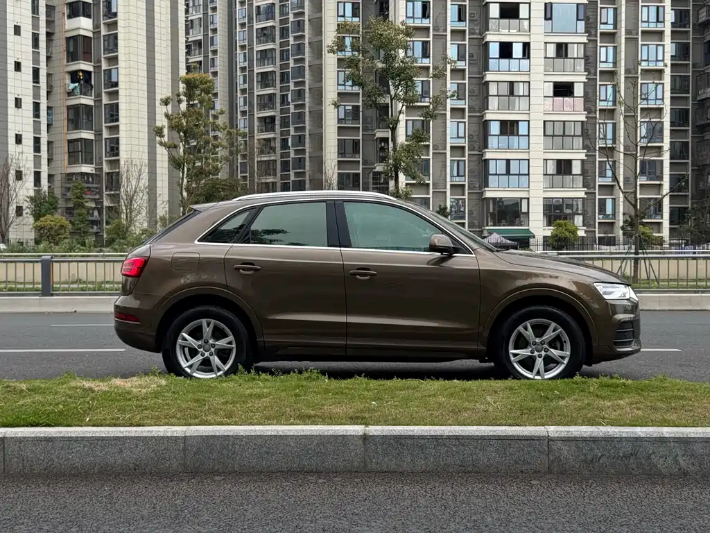 Audi Q3 2016 — фото 14