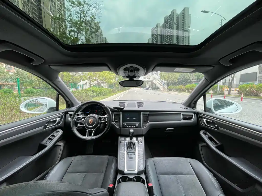 Porsche Macan 2017 — фото 12