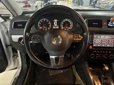 Volkswagen Sagitar 2014