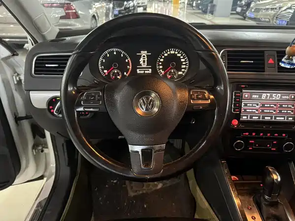 Volkswagen Sagitar 2014
