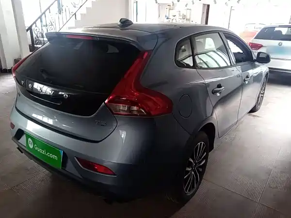 Volvo V40 2016