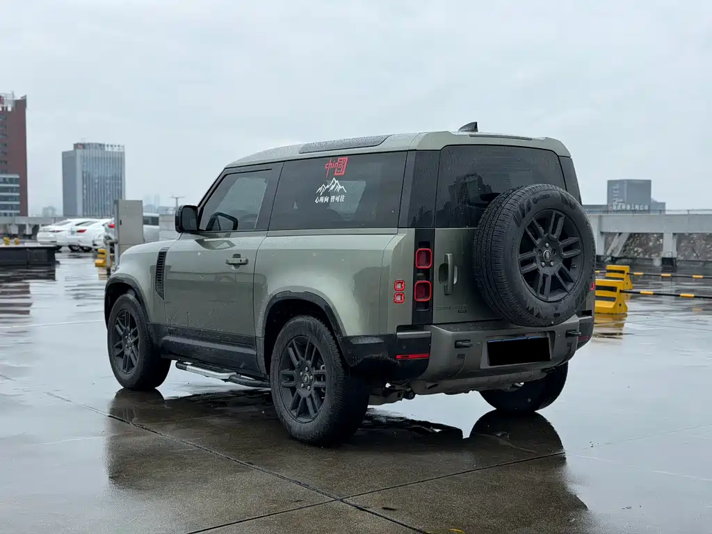 Land Rover Defender 2021